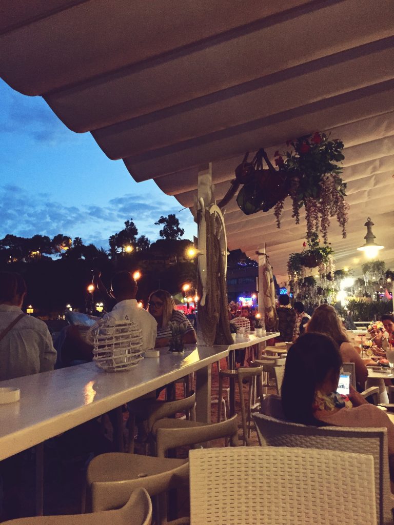 Bar przy plaży w Lloret de Mar