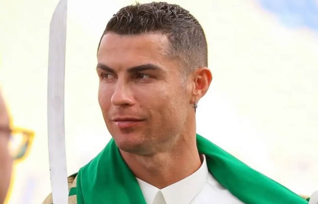 Ile zarabia Ronaldo tygodniowo? Zaskakujące fakty o jego dochodach
