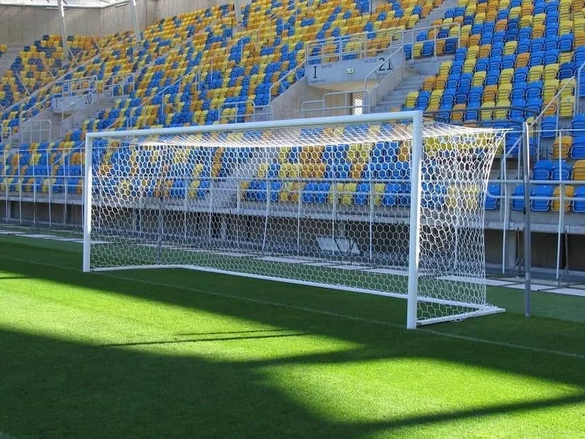 Jaką szerokość ma bramka do piłki nożnej? Sprawdź standardy i wymiary
